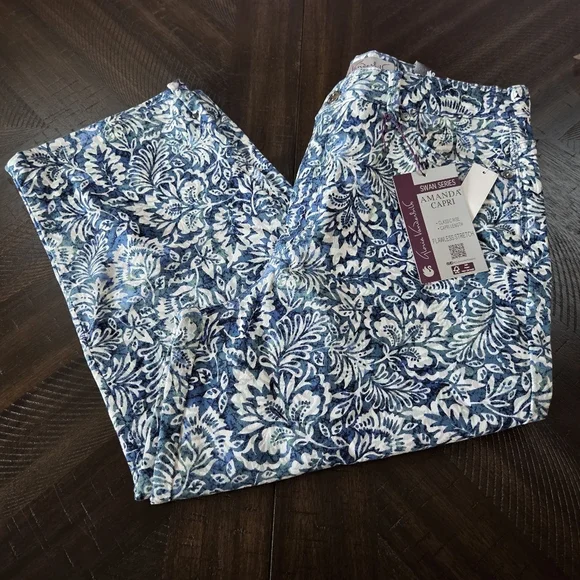 Capri Jeans Blue & White Floral Print - NWT Size 10 - Picture 3 of 10